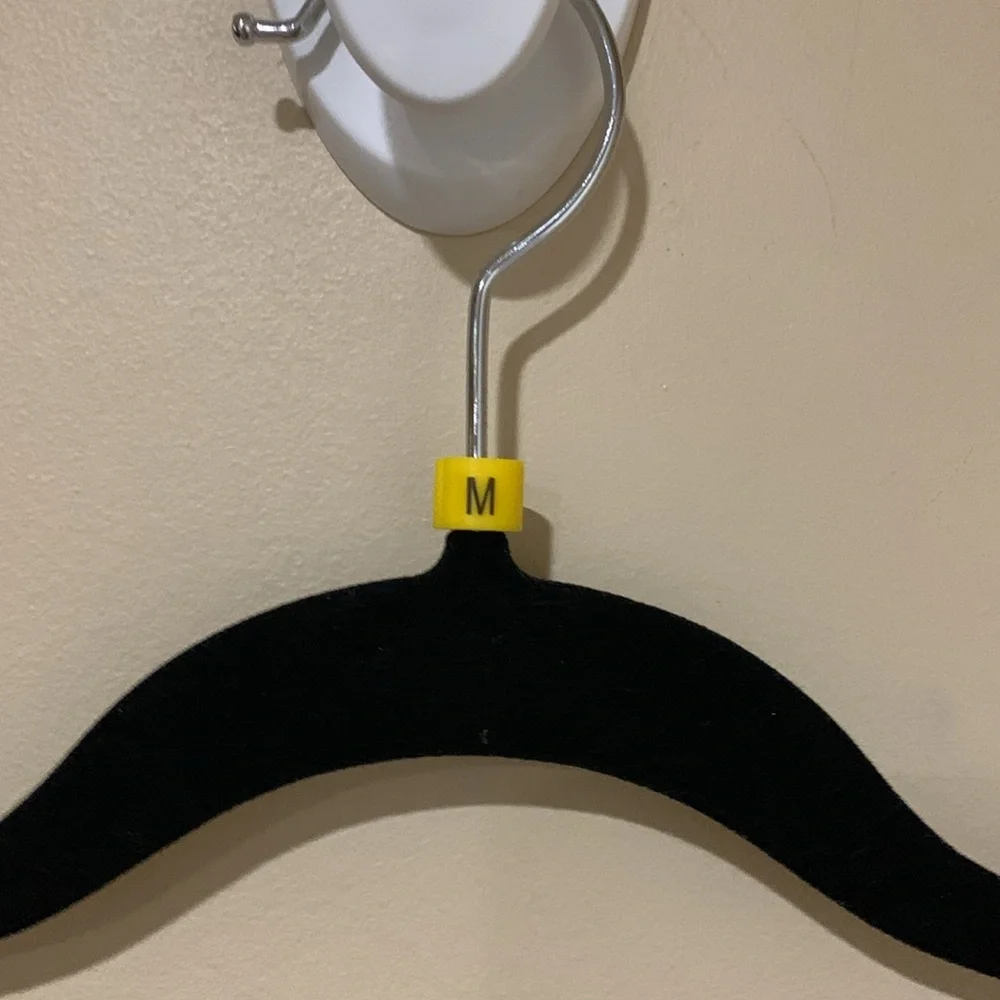 Hanger size markers
